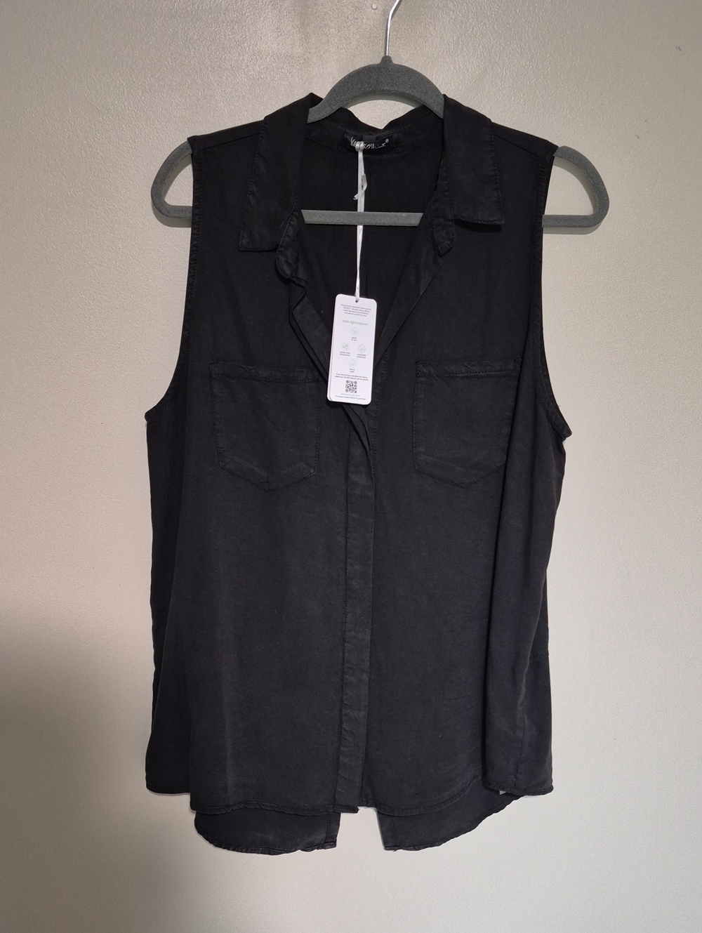 Velvet Heart Black Sleeveless Button-Front Tank